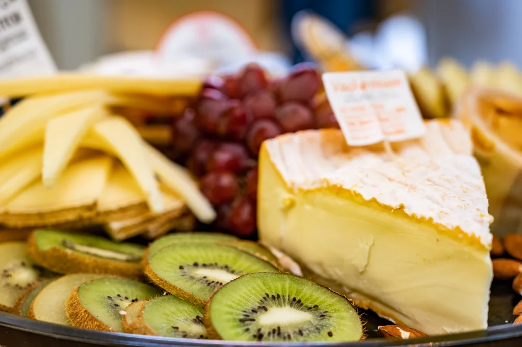 olsson's brie kiwi grapes